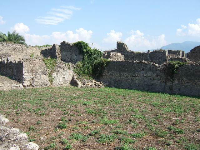 VI.11.5 Workshop. 
Linked to VI.11.15 and VI.11.16.

Triclinium at rear wall of VI.11.5