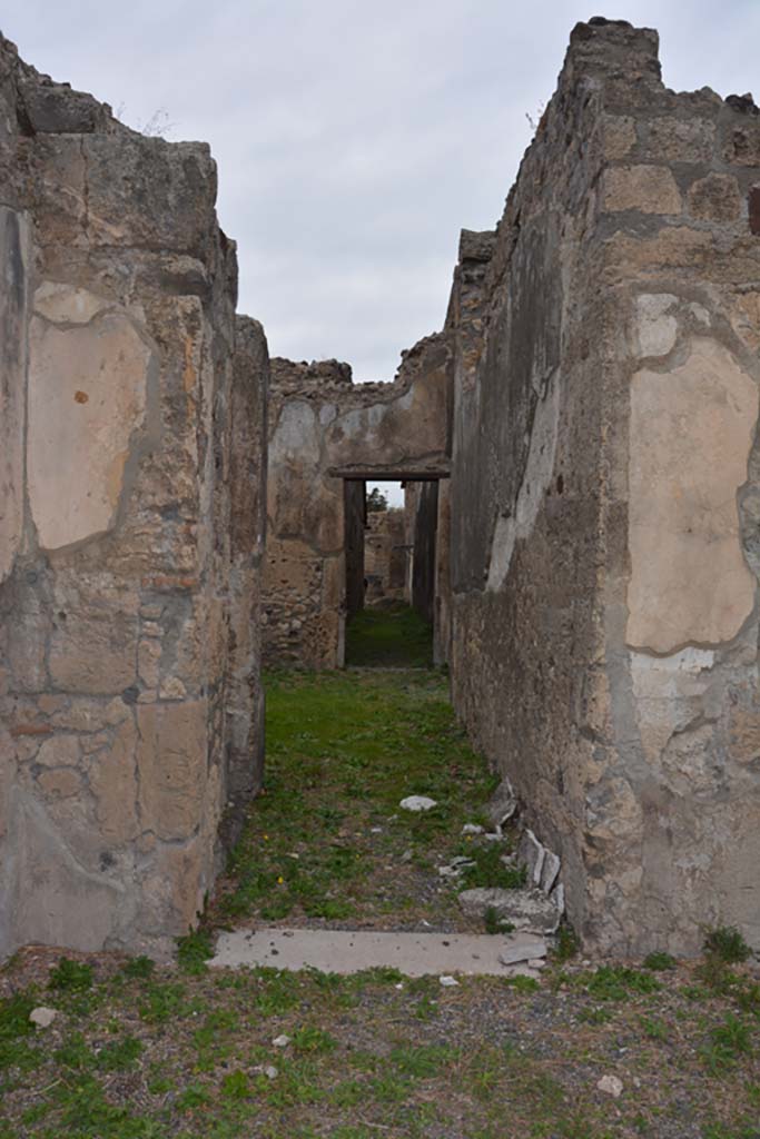 VI.11.9 Pompeii. October 2017.
Doorway to corridor 15 on north side of atrium leading to services, baths and bakery area.
Foto Annette Haug, ERC Grant 681269 DCOR.

