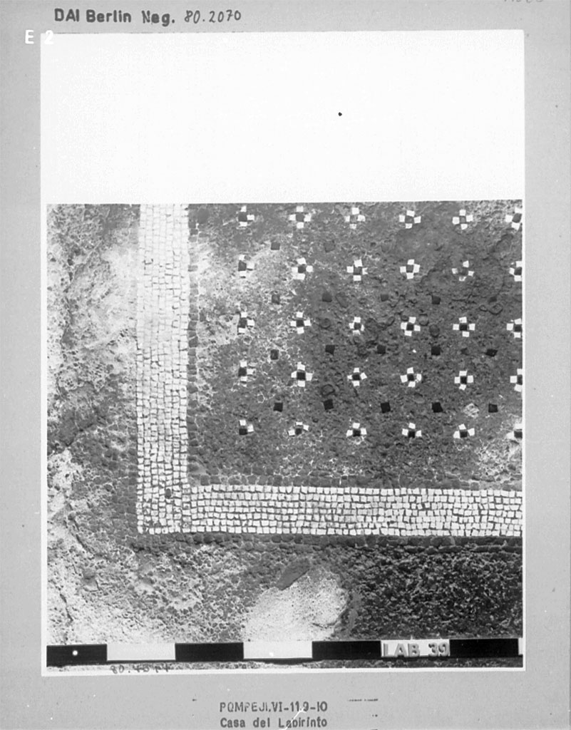 VI.11.10 Pompeii. Room 39, detail of flooring.
DAI Berlin 80.2070. Photo © Deutsches Archäologisches Institut, Abteilung Rom, Arkiv. 



