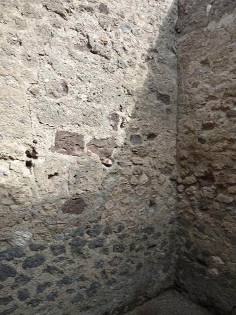 VI.12.2 Pompeii. September 2015. East wall of room.
