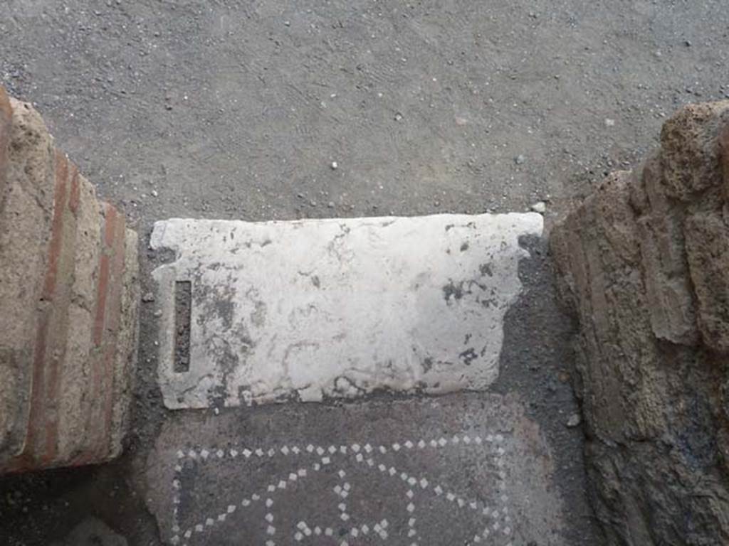 VI.12.2 Pompeii. September 2015. Doorway threshold from room in north-east corner of rear peristyle.


