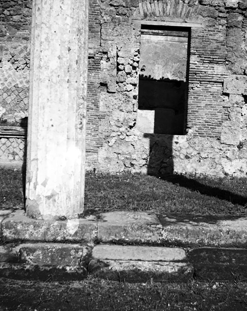 VI.12.2 Pompeii. W.1153. Looking towards north wall of second peristyle.
Photo by Tatiana Warscher. Photo © Deutsches Archäologisches Institut, Abteilung Rom, Arkiv. 

