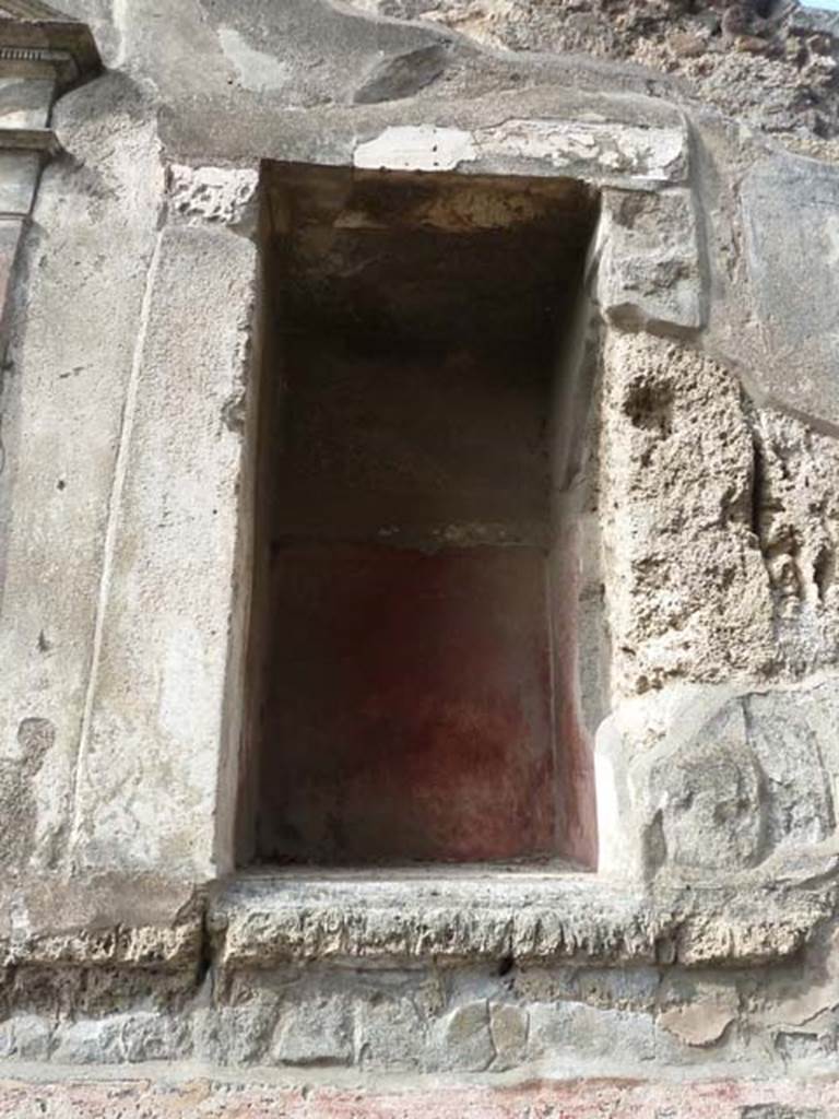 VI.12.2 Pompeii. September 2015. Large niche in rear north wall.