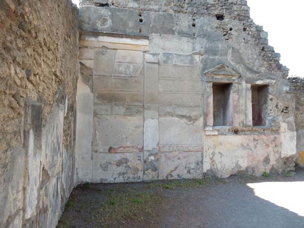 VI.12.2 Pompeii. May 2015. Looking towards north-west corner of rear peristyle.
Photo courtesy of Buzz Ferebee.
