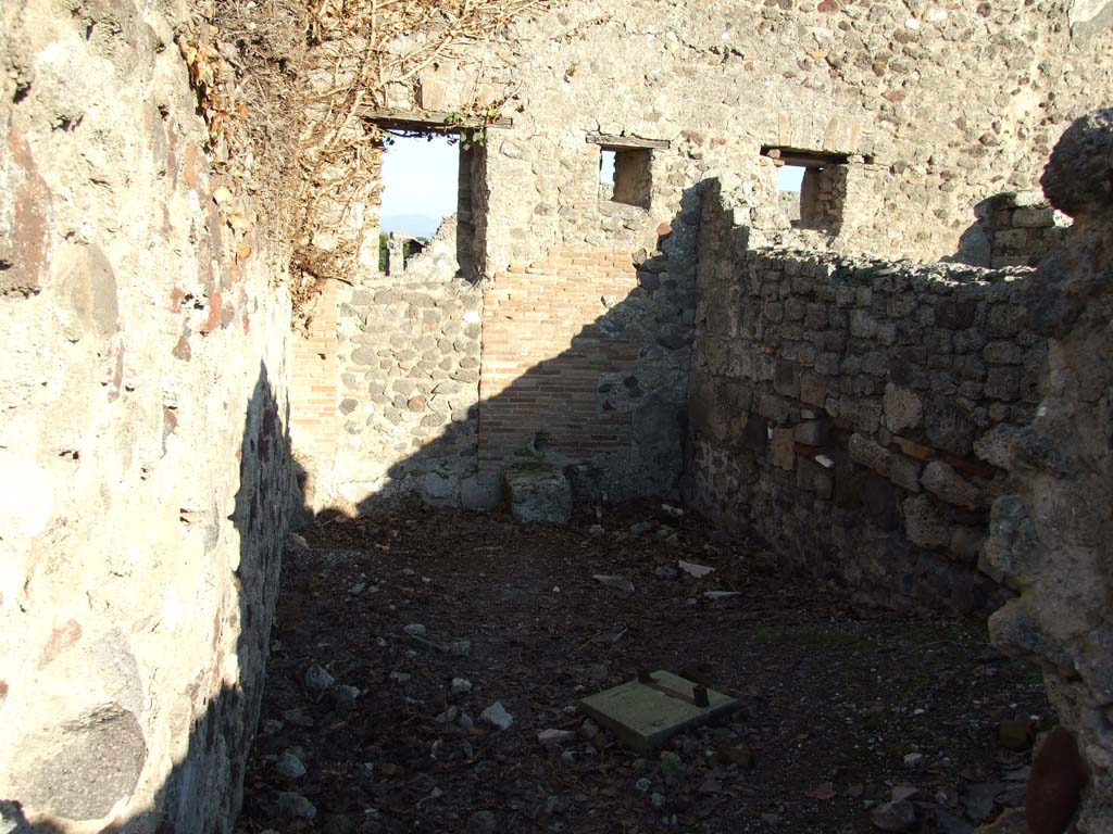 VI.12.2 Pompeii. December 2006. Latrine, third room from north end of corridor, room on east side.
(PPM – room 21)
