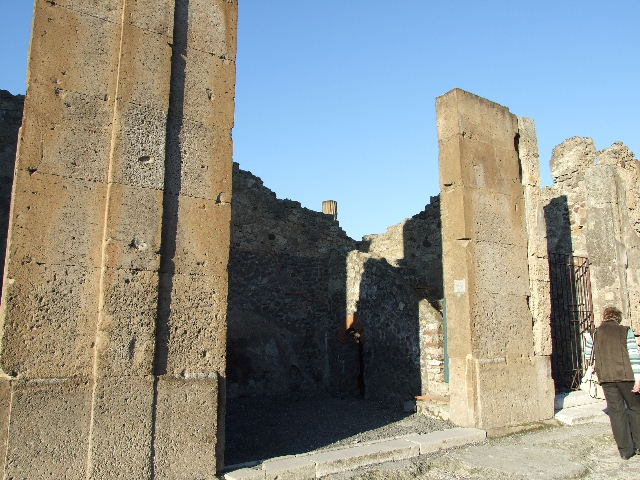VI.12.4 Pompeii. December 2006. West wall of shop.