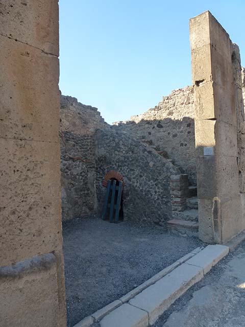 VI.12.4 Pompeii. December 2006. South-west corner of shop.