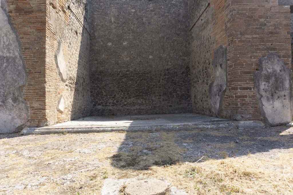 VI.12.5 Pompeii. 14th July 2017. Room 14, looking east across secondary atrium 7towards threshold/sill of east ala.     
Foto Annette Haug, ERC Grant 681269 DÉCOR.

