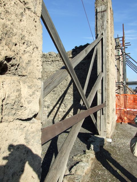 VI.13.1 Pompeii. December 2007. North wall of shop.  