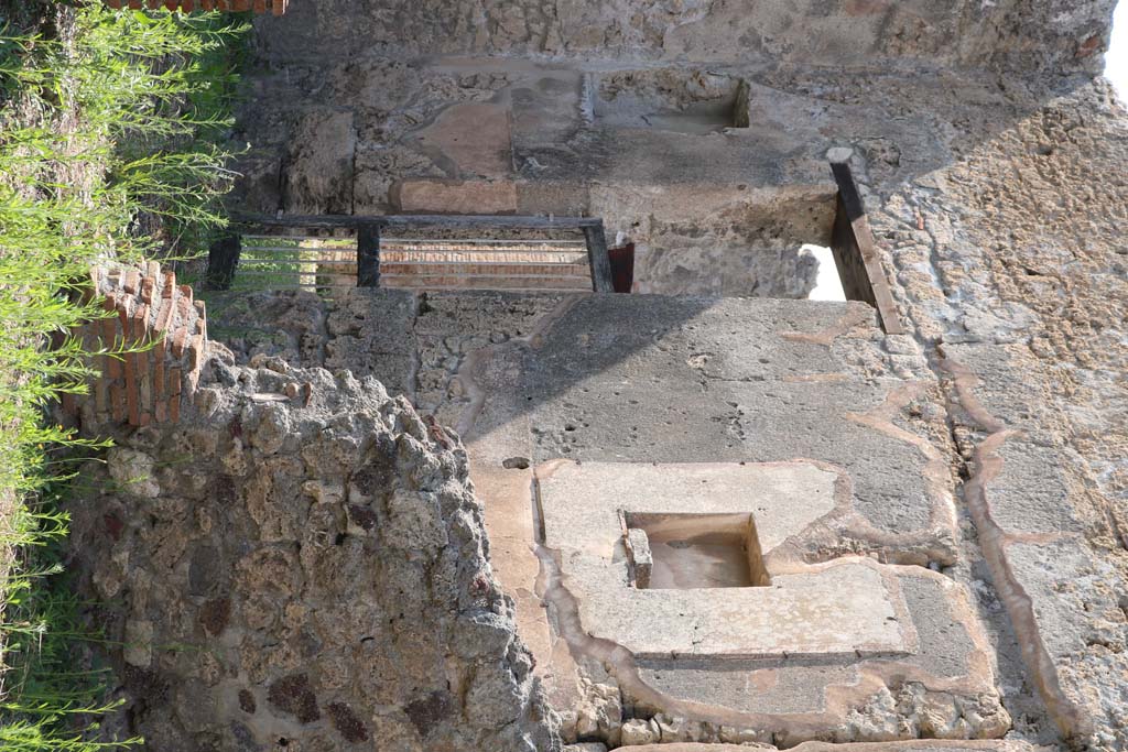 VI.14.18 Pompeii. March 2009. Looking south, taken from atrium of VI.14.20.