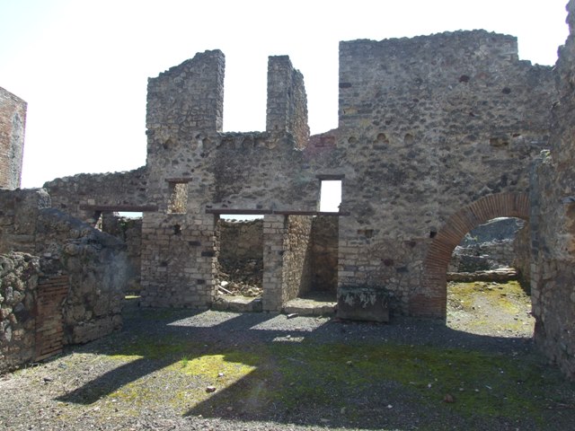 Pompeii. Street altar outside VI.14.17/VI.14.18.