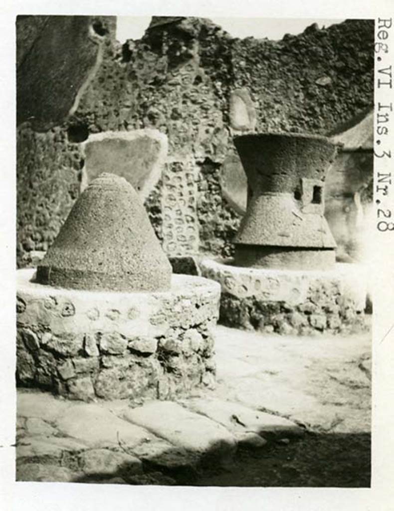 VI.14.32 Pompeii but photo numbered as VI.3.28. Pre-1937-1939. Mills. 
Photo courtesy of American Academy in Rome, Photographic Archive. Warsher collection no. 255.

