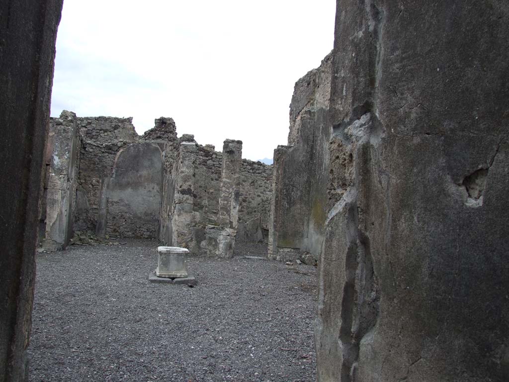 VI.14.34 Pompeii. December 2007. Looking south-west across atrium towards tablinum, and doorway to triclinium.