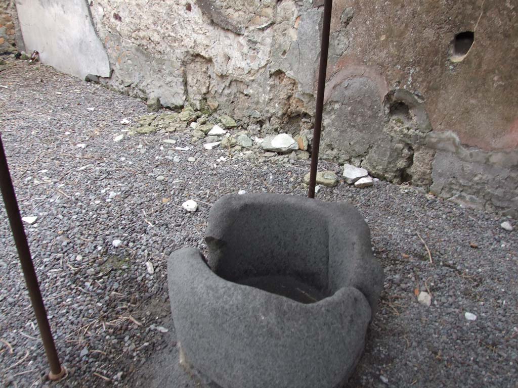 VI.14.34 Pompeii. December 2007. Lava vessel or grinding mortar? From garden-yard in south-east corner.