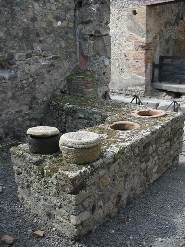 VI.14.36 Pompeii. May 2003. Looking south-west across counter. Photo courtesy of Nicolas Monteix.