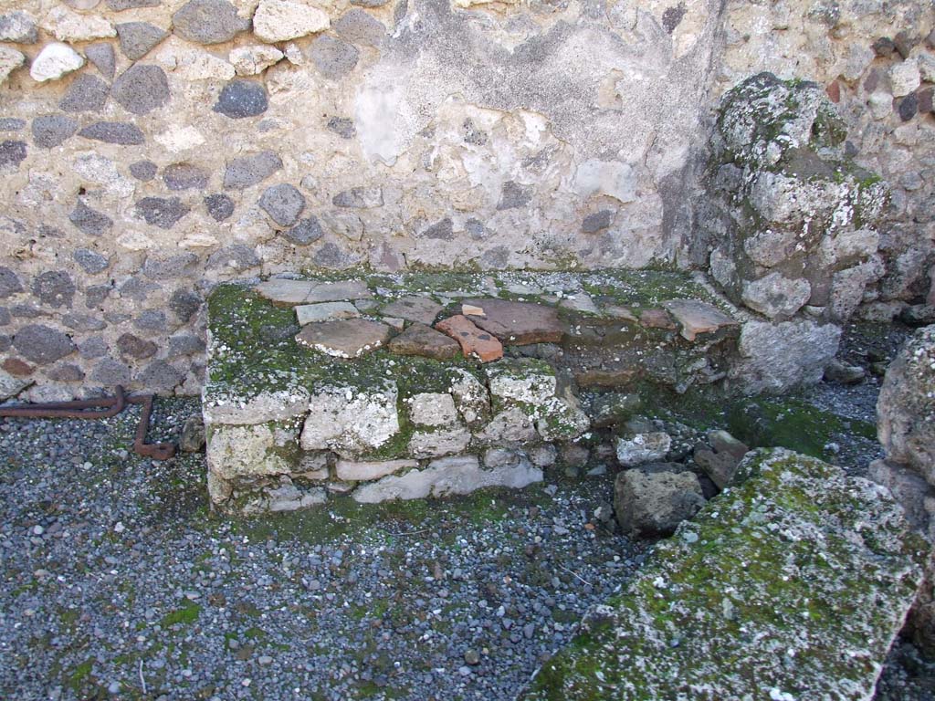 VI.14.43 Pompeii. December 2007. Room 12, in south-west corner of peristyle, bench on south side wall of west portico.