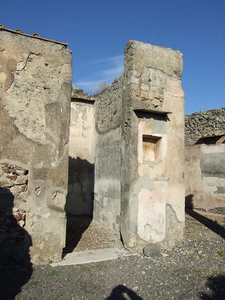VI.14.43 Pompeii. December 2007. Room 6, west end of corridor, looking north into first doorway of triclinium, room 15.