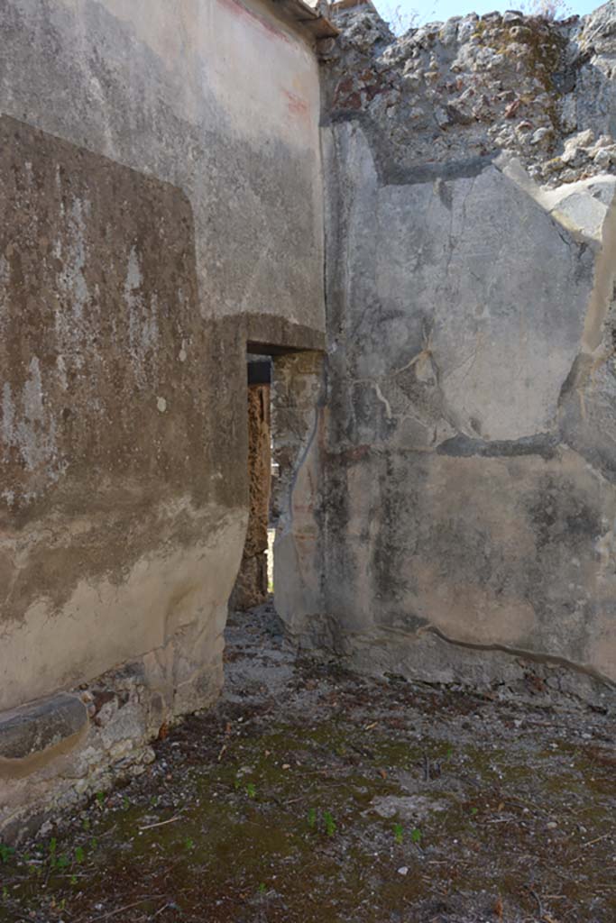 VI.14.43 Pompeii. September 2019. Room 15, south-west corner of triclinium.
Foto Annette Haug, ERC Grant 681269 DÉCOR.
