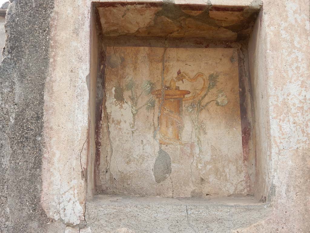 VI.14.43 Pompeii. June 2019. Niche with painted altar with plants and serpent. Photo courtesy of Buzz Ferebee. 