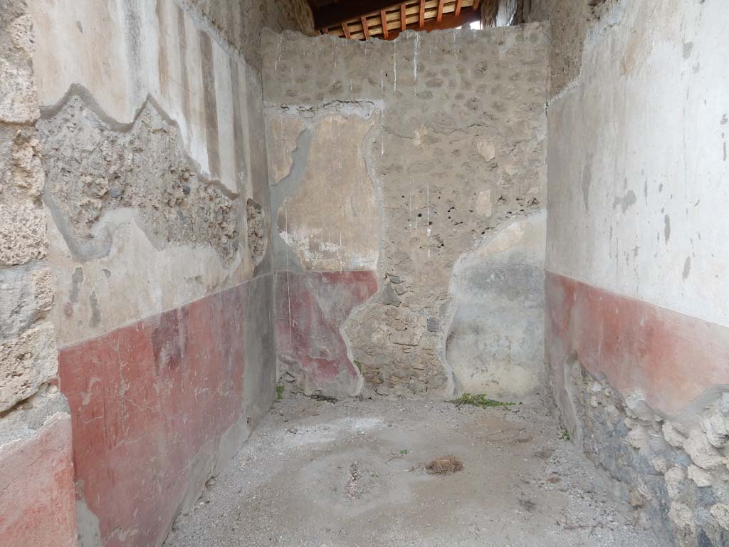 VI.14.43 Pompeii. June 2019. Room 19, looking north in cubiculum. Photo courtesy of Buzz Ferebee.