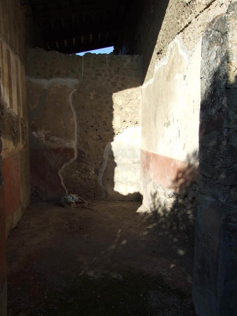 VI.14.43 Pompeii.  December 2007.  Room 19, cubiculum, looking towards north-east corner.
The floor in this room would have been formed of cocciopesto with marble chippings.
