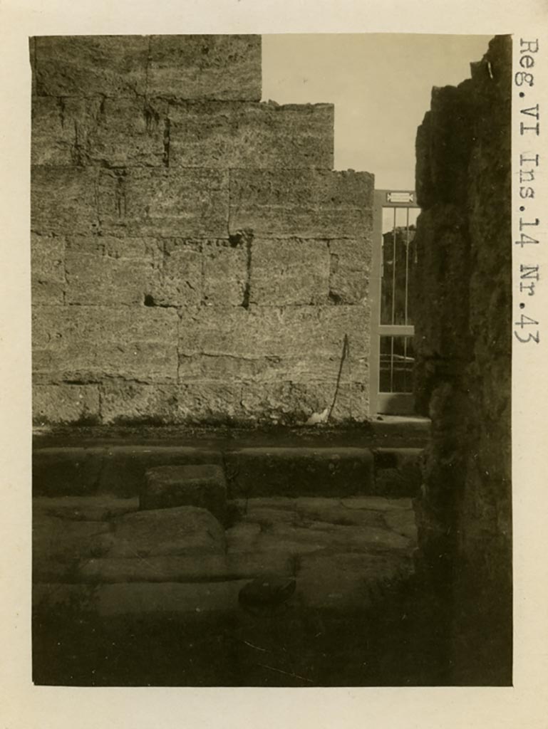VI.14.43 Pompeii. Pre-1937-39. Looking east to wall on north side of doorway.
Photo courtesy of American Academy in Rome, Photographic Archive. Warsher collection no. 1426.
