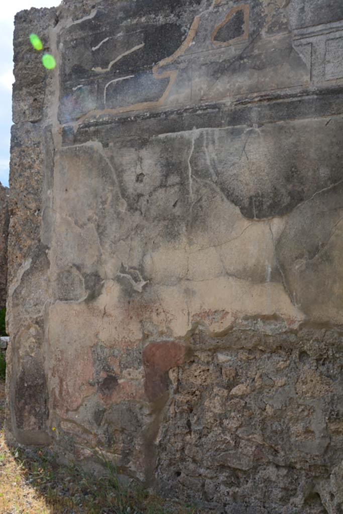 VI.14.43 Pompeii. July 2017. South (right) wall of entrance fauces.
Foto Annette Haug, ERC Grant 681269 DÉCOR.
