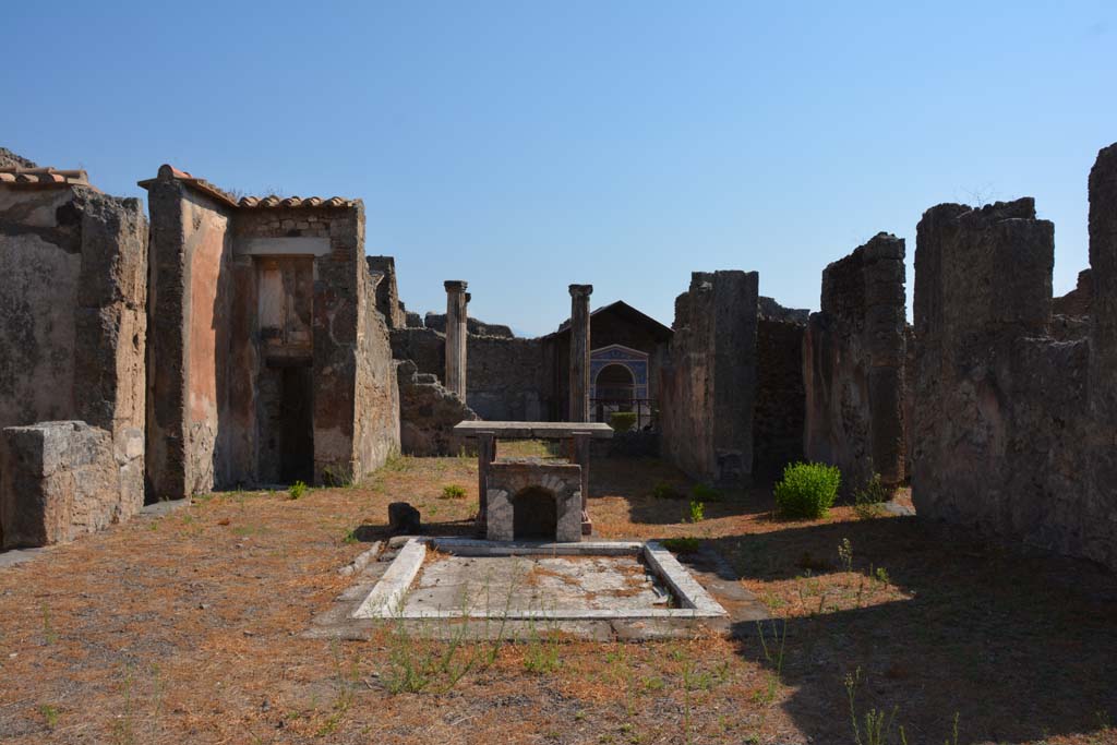 VI.14.43 Pompeii. September 2019. Looking east across atrium.
Foto Annette Haug, ERC Grant 681269 DÉCOR.
