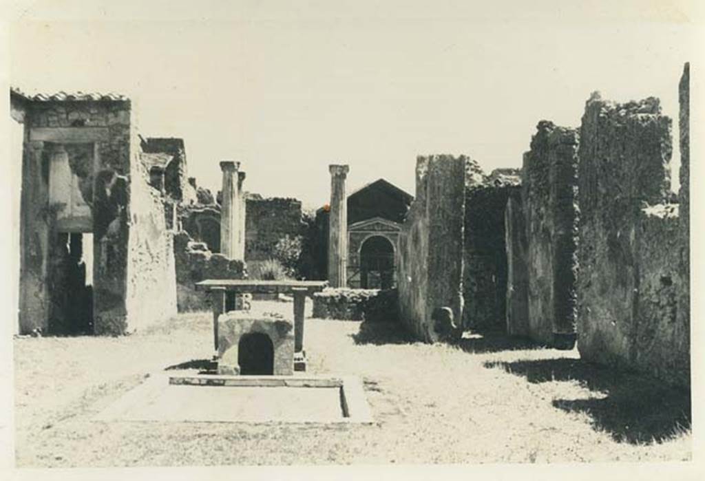 VI.14.43 Pompeii. 1968. Room 1, looking east across impluvium in atrium, towards tablinum, and garden area. Photo by Stanley A. Jashemski.
Source: The Wilhelmina and Stanley A. Jashemski archive in the University of Maryland Library, Special Collections (See collection page) and made available under the Creative Commons Attribution-Non Commercial License v.4. See Licence and use details.
J68f1968
