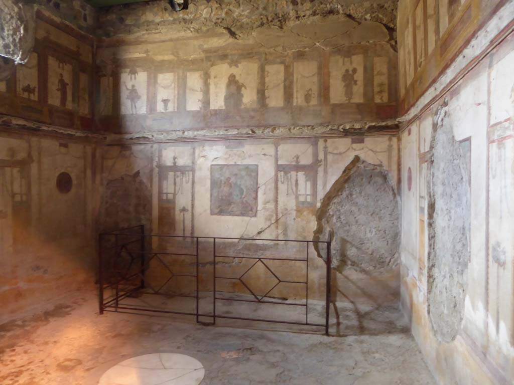 VI.15.1 Pompeii. January 2017. Looking towards south wall of oecus (e).
Foto Annette Haug, ERC Grant 681269 DÉCOR.


