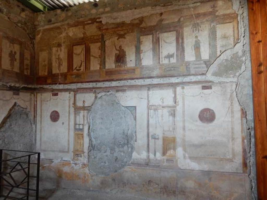VI.15.1 Pompeii. May 2017. Looking towards west wall of oecus on south side of atrium. Photo courtesy of Buzz Ferebee.
