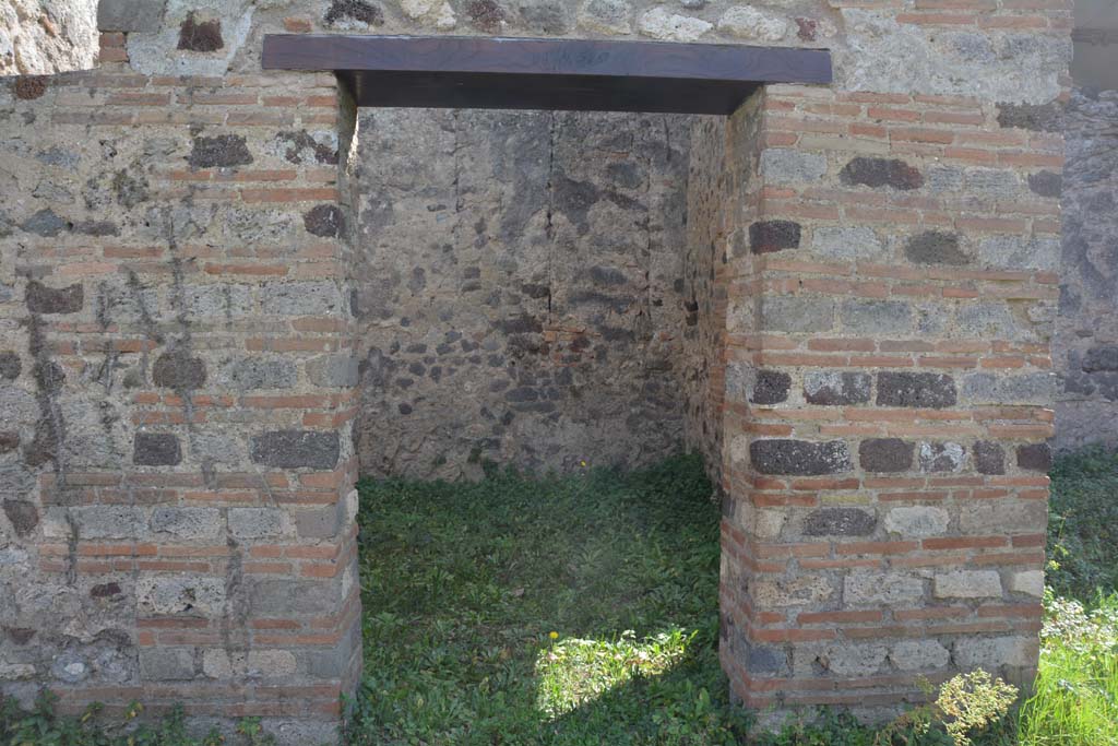 VI 15 5 Pompeii. March 2019. Doorway to diaeta (garden room) 10 from south portico. 
Foto Annette Haug, ERC Grant 681269 DCOR.
