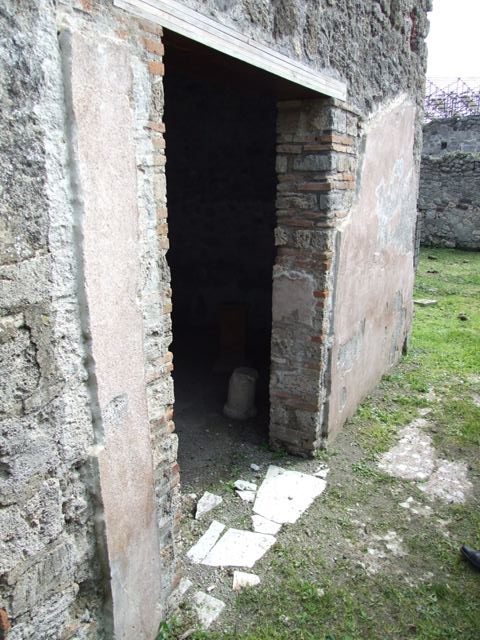 VI.15.6 Pompeii. March 2009. Room 10. Remains of step in corridor.