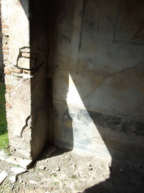 VI.15.6 Pompeii. March 2009. Doorway to room 11. Storeroom. Looking north.