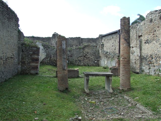 VI.15.6 Pompeii. March 2009.  Room 1.  Atrium.  North wall. Looking north east.