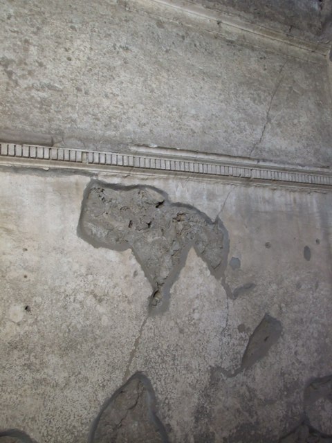 VI.15.9 Pompeii.  March 2009.   Atrium.  Looking north west across impluvium.