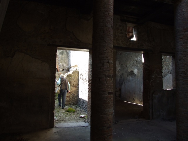 VI.15.9 Pompeii.  March 2009.  Kitchen area.  Area without roof to give daylight to the services area.