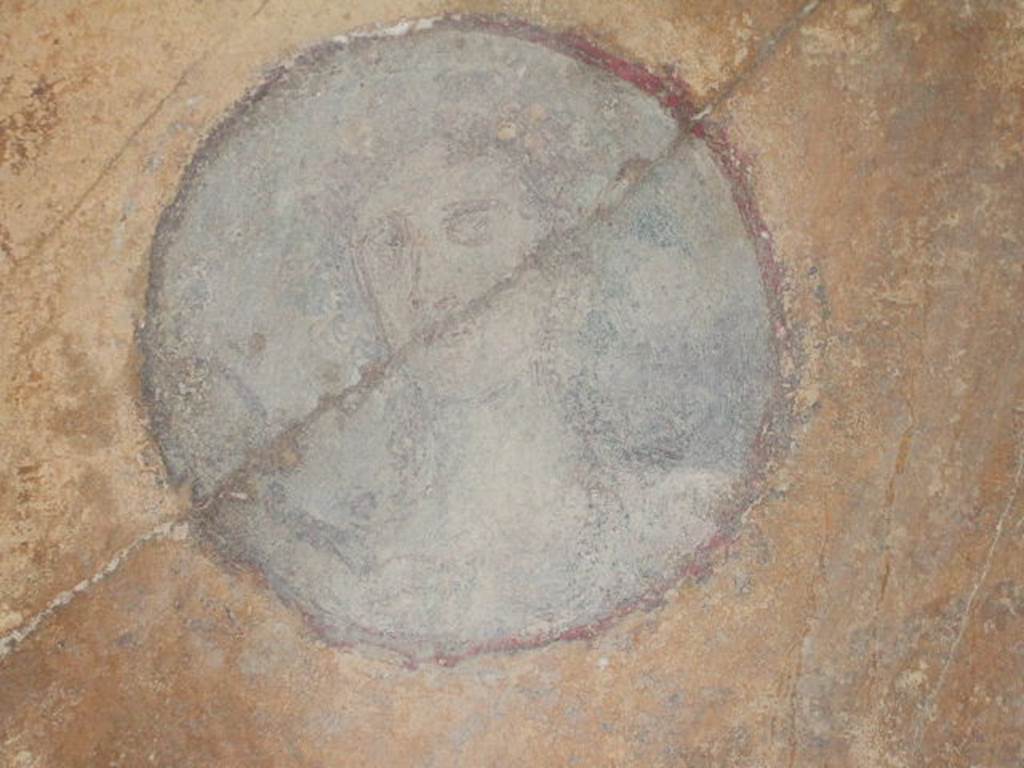 VI.16.7 Pompeii. May 2006. Room R, painted medallion on east end of south wall.