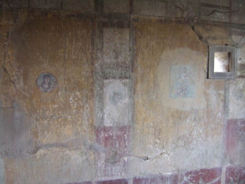 VI.16.7 Pompeii. May 2006. West end of north wall of room R.