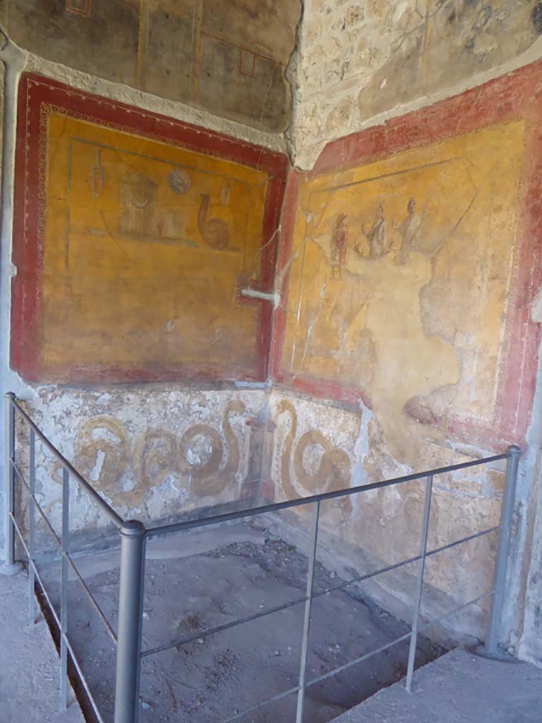 VI.16.7 Pompeii. September 2015. Room F, lararium in south-east corner of peristyle.  
Foto Annette Haug, ERC Grant 681269 DÉCOR.

