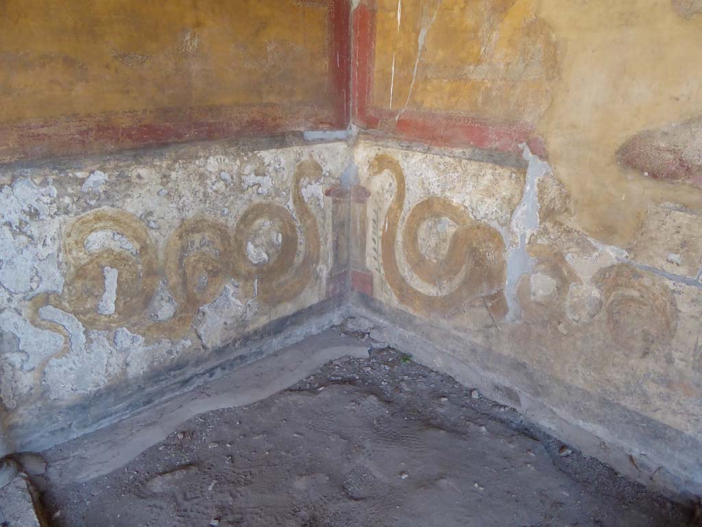 VI.16.7 Pompeii. September 2015. Room F, looking south-east towards lararium.
Foto Annette Haug, ERC Grant 681269 DÉCOR.
