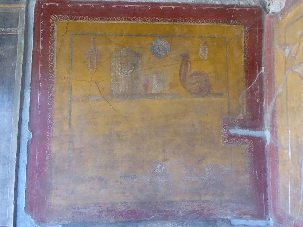 VI.16.7 Pompeii. September 2015. Room F, painting of the attributes of Isis on the Lararium in the peristyle.
Foto Annette Haug, ERC Grant 681269 DÉCOR.

