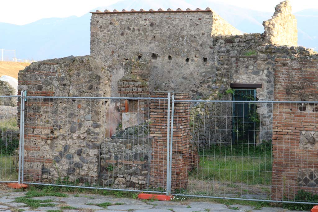 VI.16.23 Pompeii. December 2018. Looking south to entrance doorway. Photo courtesy of Aude Durand.