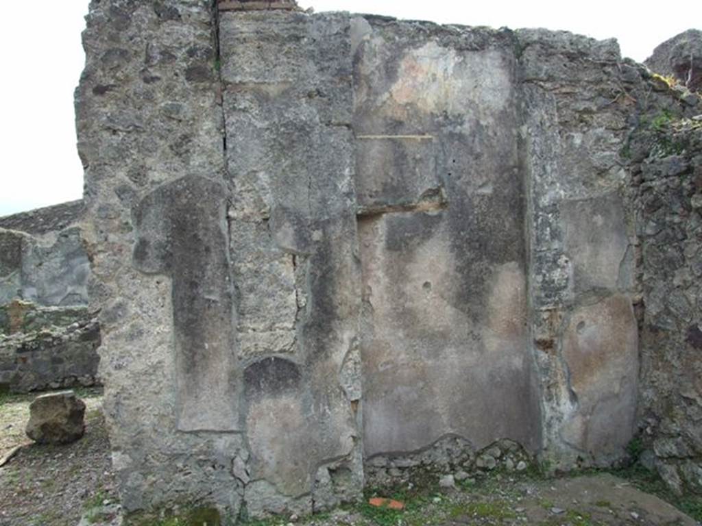 VI.16.27 Pompeii. March 2009. Room B, west end of south wall of atrium with recess, site of Jupiter altar.
