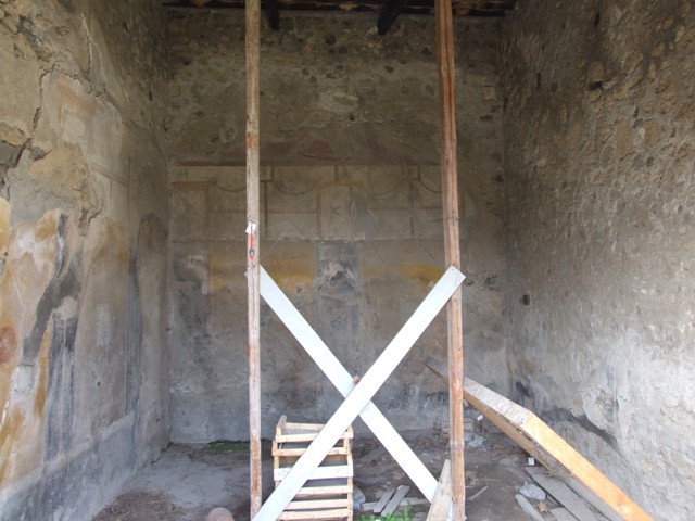 VI.16.27 Pompeii.  March 2009.  Doorway to Room 19.