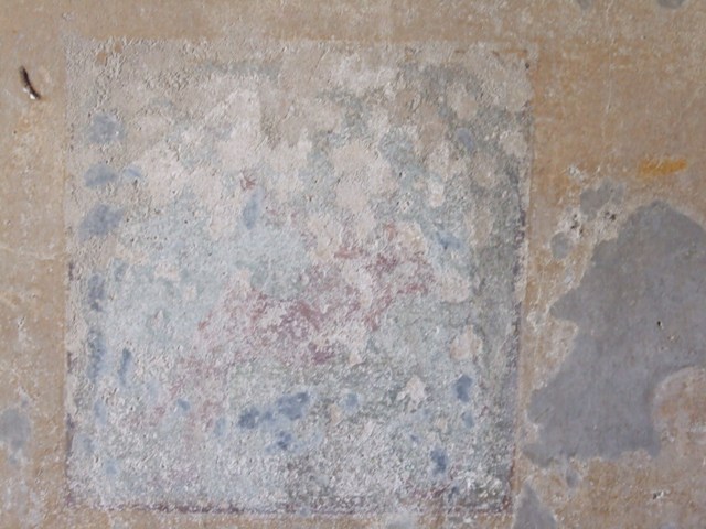 VI.16.27 Pompeii.  March 2009.  Room 21, Remains of decoration and painted plaster on east wall of staircase.