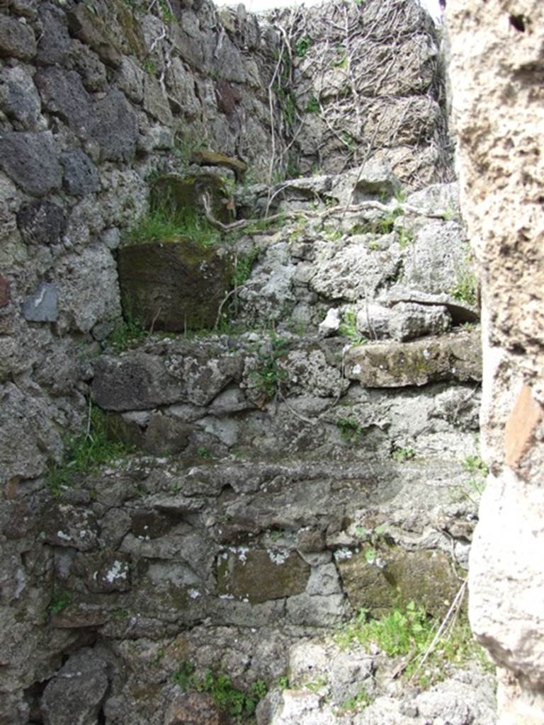 VI.16.27 Pompeii. March 2009. V, stairs to upper floor, next to room U.  