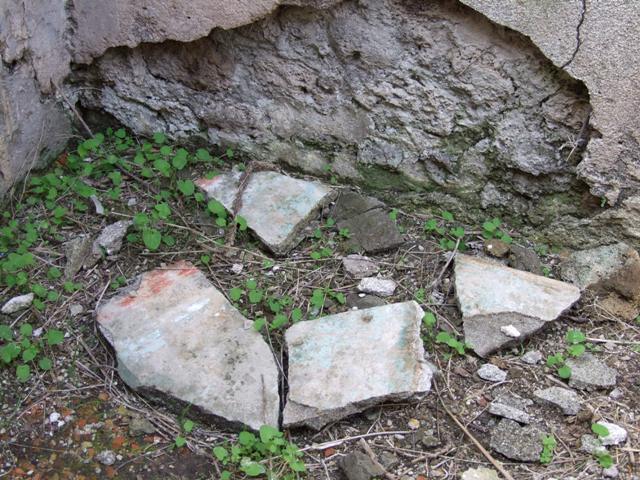 VI.16.28 Pompeii. May 2010. Room F, upper east wall of tablinum.