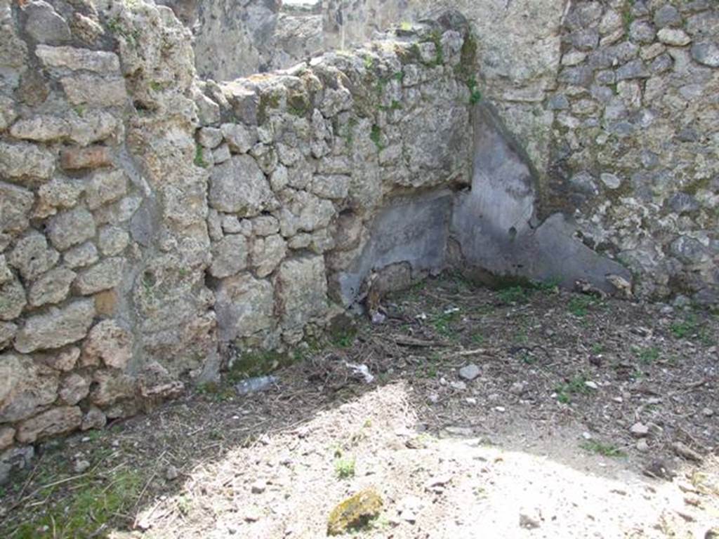 VI.16.28 Pompeii. March 2009. Room D, south wall and south-west corner with recess.
According to NdS, at the extremity of the south wall was the recess for the bed.
