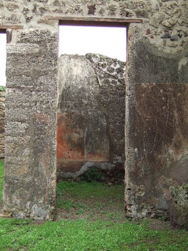VI.16.32 Pompeii.  December 2005. Doorway to Room 5.